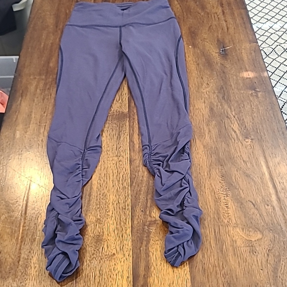 Lululemon leggings  rusching  Blue high rise women's size 6